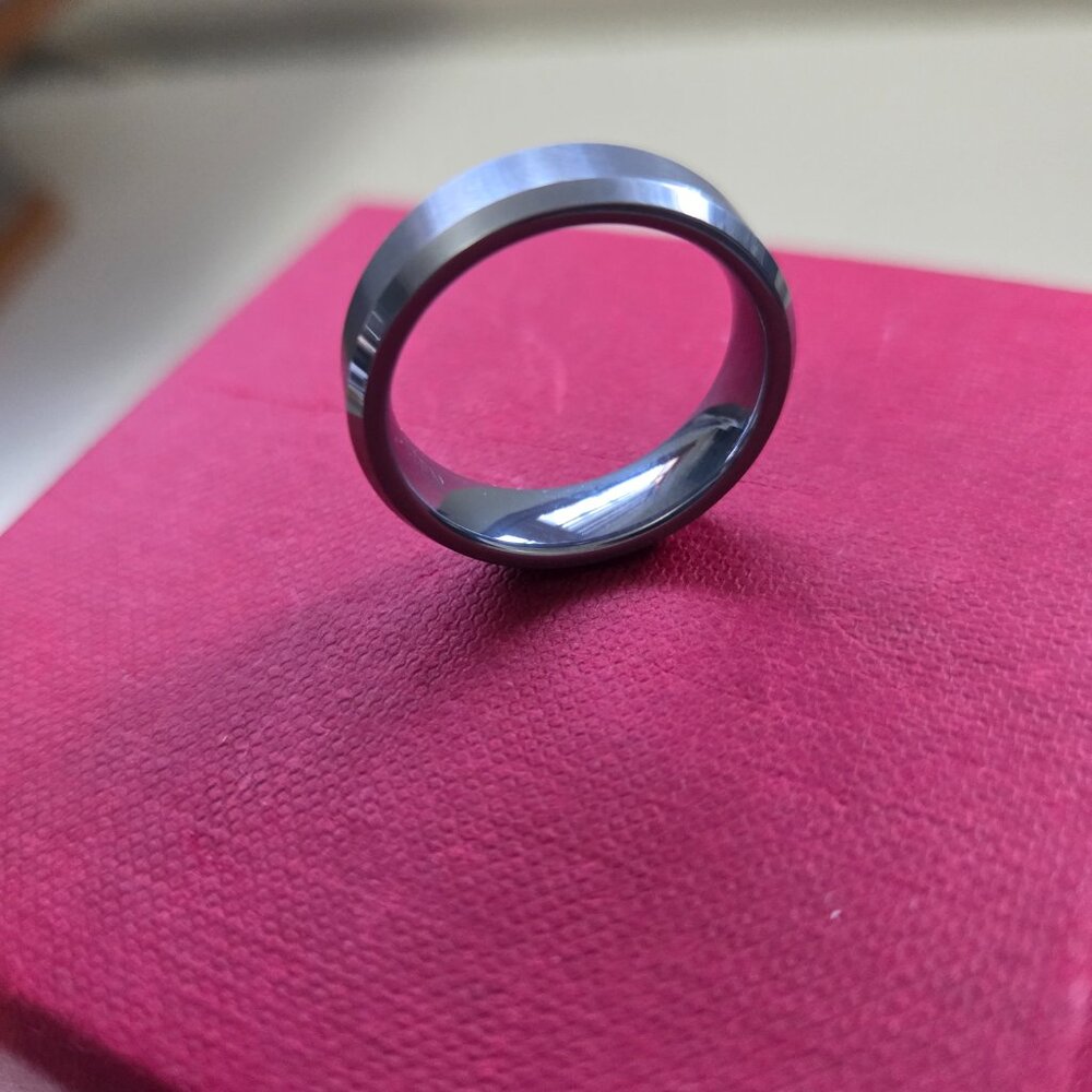 Men's Tungsten ring/wedding band, 6mm, size 10 - Picture 2 of 8